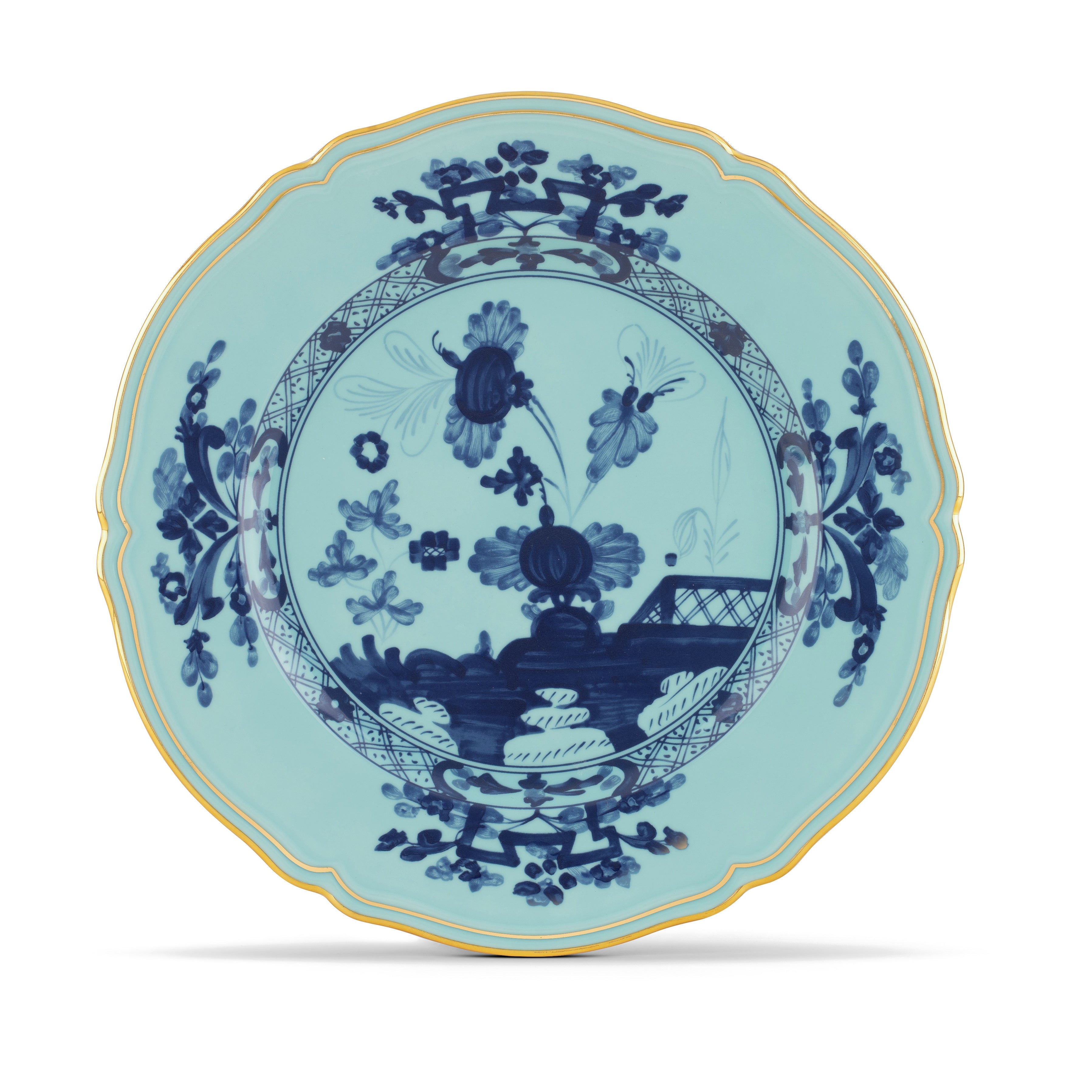 Elevate your dining experience with the exquisite Oriente Italiano Collection Porcelain Charger Plate, a masterpiece from Ginori 1735. This luxurious charger plate is meticulously crafted from fine white porcelain, offering a canvas for intricate artistry. The delicate floral ornamentation, hand-painted in pure gold, traces the classic lines of the Antico Doccia pattern, a signature of the esteemed Florentine Maison.