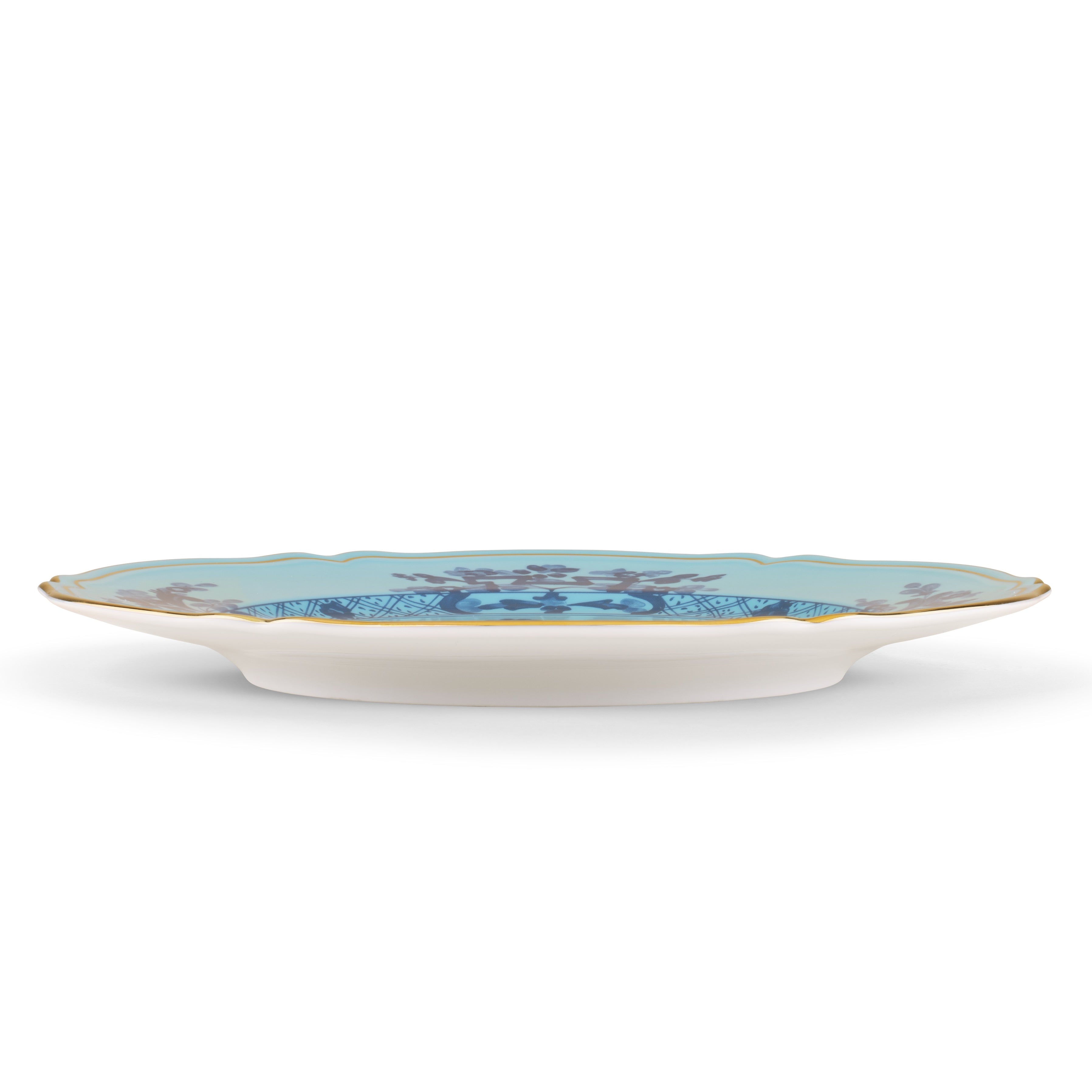 Elevate your dining experience with the exquisite Oriente Italiano Collection Porcelain IRIS Charger Plate, a masterpiece from Ginori 1735. This luxurious charger plate is meticulously crafted from fine white porcelain, offering a canvas for intricate artistry. The delicate floral ornamentation, hand-painted in pure gold, traces the classic lines of the Antico Doccia pattern, a signature of the esteemed Florentine Maison.
