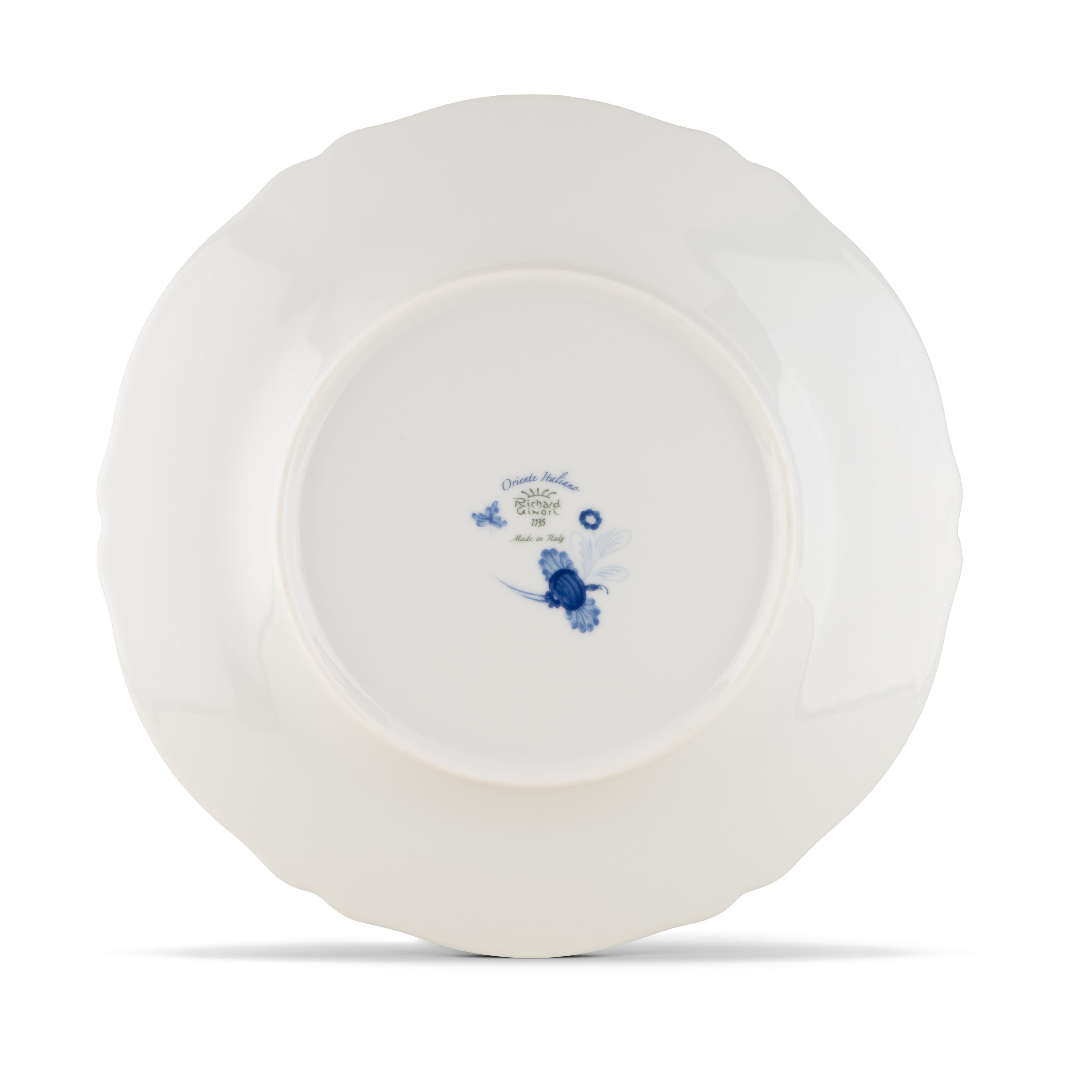 Elevate your dining experience with the exquisite Oriente Italiano Collection Porcelain Charger Plate, a masterpiece from Ginori 1735. This luxurious charger plate is meticulously crafted from fine white porcelain, offering a canvas for intricate artistry. The delicate floral ornamentation, hand-painted in pure gold, traces the classic lines of the Antico Doccia pattern, a signature of the esteemed Florentine Maison.