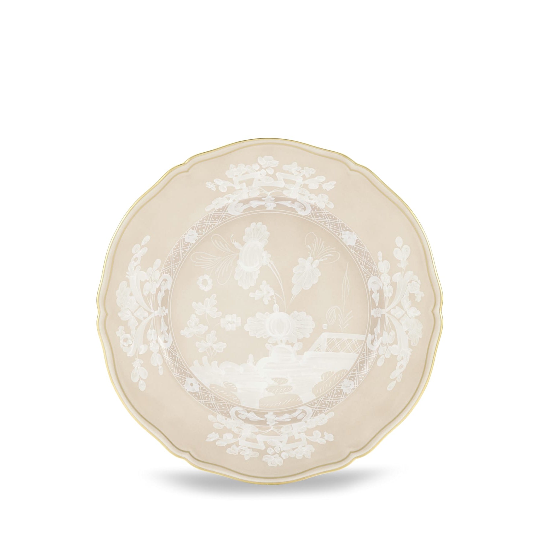 Elevate your dining experience with the exquisite Oriente Italiano Collection Porcelain MEREBGUE Charger Plate, a masterpiece from Ginori 1735. This luxurious charger plate is meticulously crafted from fine white porcelain, offering a canvas for intricate artistry. The delicate floral ornamentation, hand-painted in pure gold, traces the classic lines of the Antico Doccia pattern, a signature of the esteemed Florentine Maison.