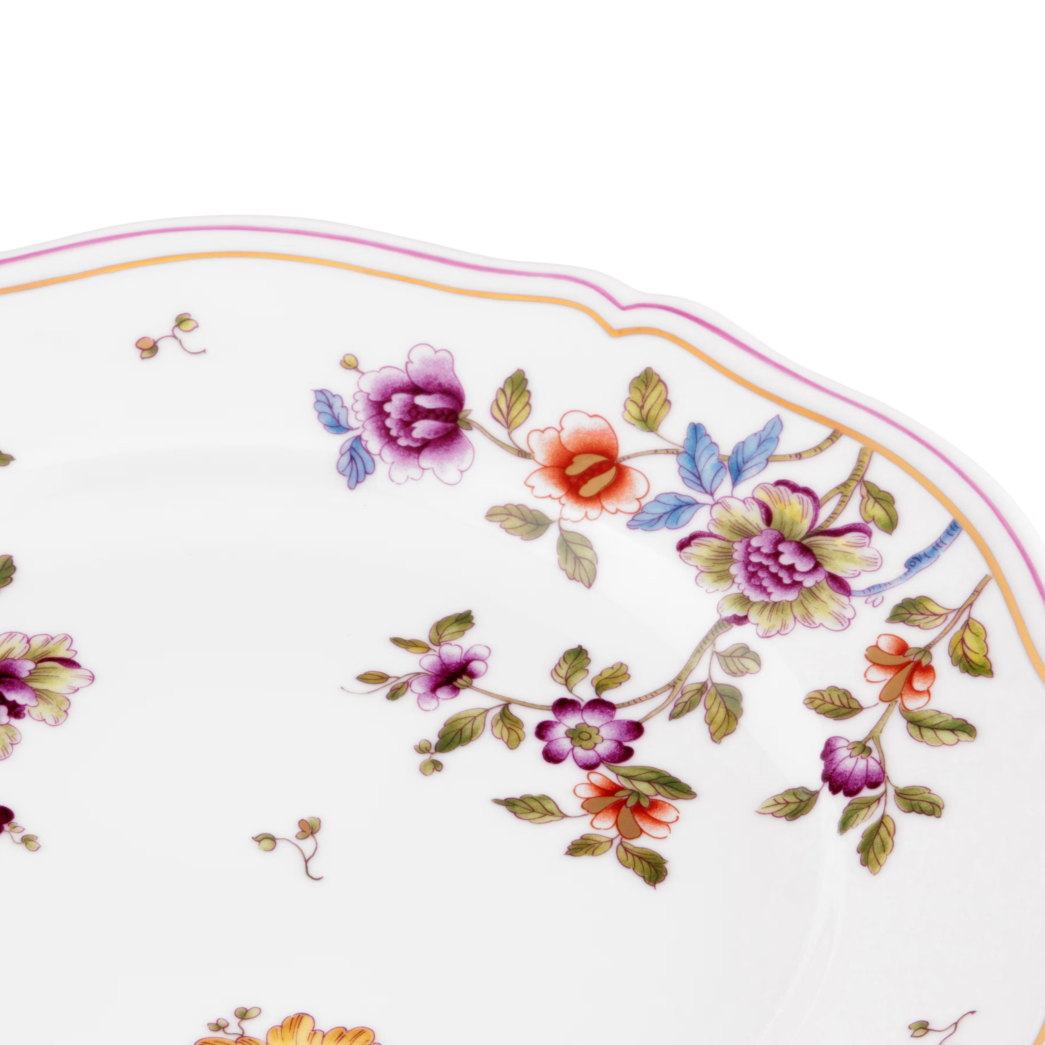 Porcelain flat plate with floral decoration. Granduca Coreana collection.
The flat plate is made of fine porcelain with pure gold thread and tell about an important chapter in the history of the Ginori 1735 manufacture. It draw inspiration from the passion of florentine noblewomen for the decorations of the Imperial Kimono, from which the floral motif called "Korean style" is taken.