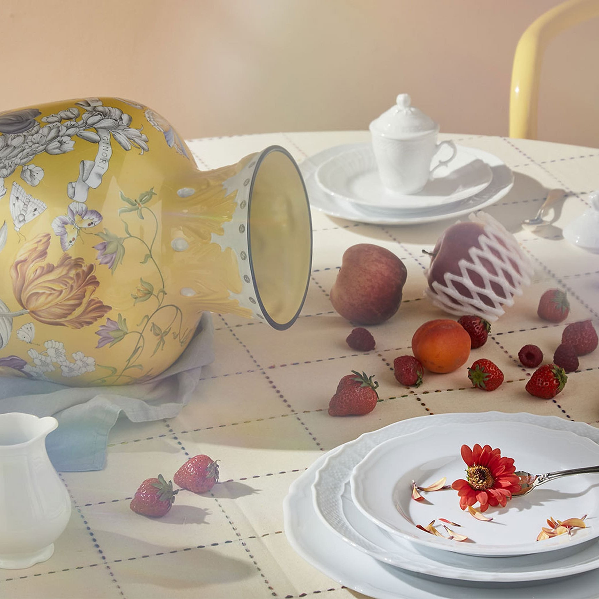 White porcelain bread plate. Vecchio Ginori collection.
Classic and traditional design and craftsmanship, the plate is made of the finest white porcelain worked with an embossed pattern. They are designed for refined table, dominated by the shine and whiteness of the white that highlights each course for an authentic gourmet journey. Vecchio Ginori is an expression of savoir faire and Italian craftsmanship and, with its classic versatility.