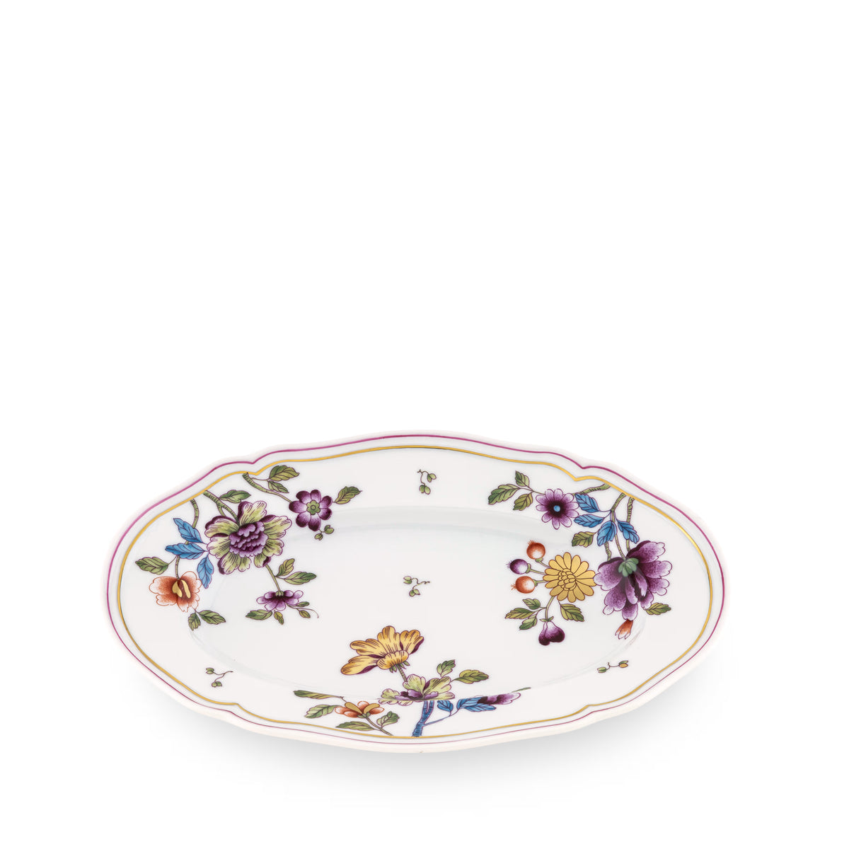It is distinguished by the famous "alla Coreana" pattern inspired by Florentine noblewomen's passion for decoupage and the weaves of imperial kimonos. The peony, a symbol of beauty and happiness, stands out in the pattern's weave; the pure gold threading, the Florentine Manifattura's distinctive signature, embellishes the design; the classic and refined Antico Doccia shape defines the lines and makes the tray suitable for matching with sophisticated simplicity.