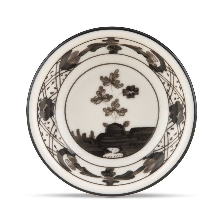 This remarkable Albus (Black on white) cup isn't just a vessel for soy sauce; it's a portal to history and artistry, a charming addition to your dining experience.