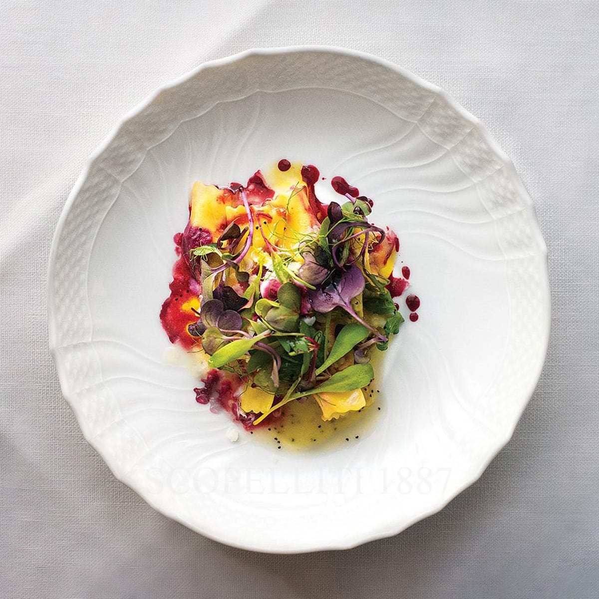 Elevate your dining experience with the timeless beauty and craftsmanship of the Soup Plate Medium Vecchio Ginori from Italy's Vecchio Ginori collection. It's more than a plate; it's a statement of elegance and sophistication.