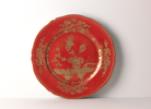 Elevate your dining experience with the exquisite Oriente Italiano Collection Porcelain  RUBRUM Charger Plate, a masterpiece from Ginori 1735. This luxurious charger plate is meticulously crafted from fine white porcelain, offering a canvas for intricate artistry. The delicate floral ornamentation, hand-painted in pure gold, traces the classic lines of the Antico Doccia pattern, a signature of the esteemed Florentine Maison.