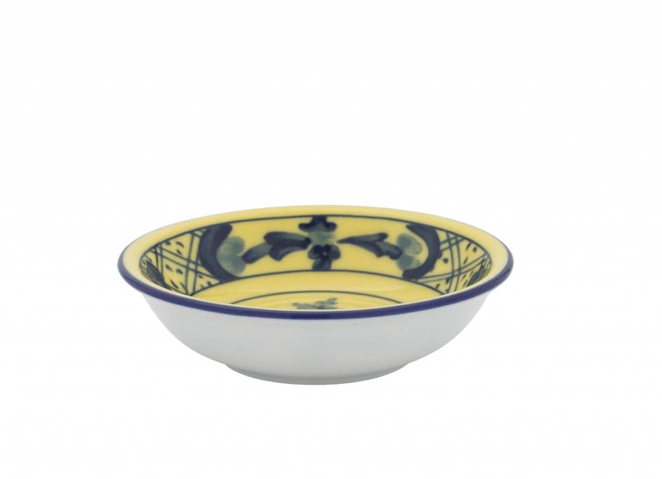 This remarkable Citrino (Yellow) cup isn't just a vessel for soy sauce; it's a portal to history and artistry, a charming addition to your dining experience.