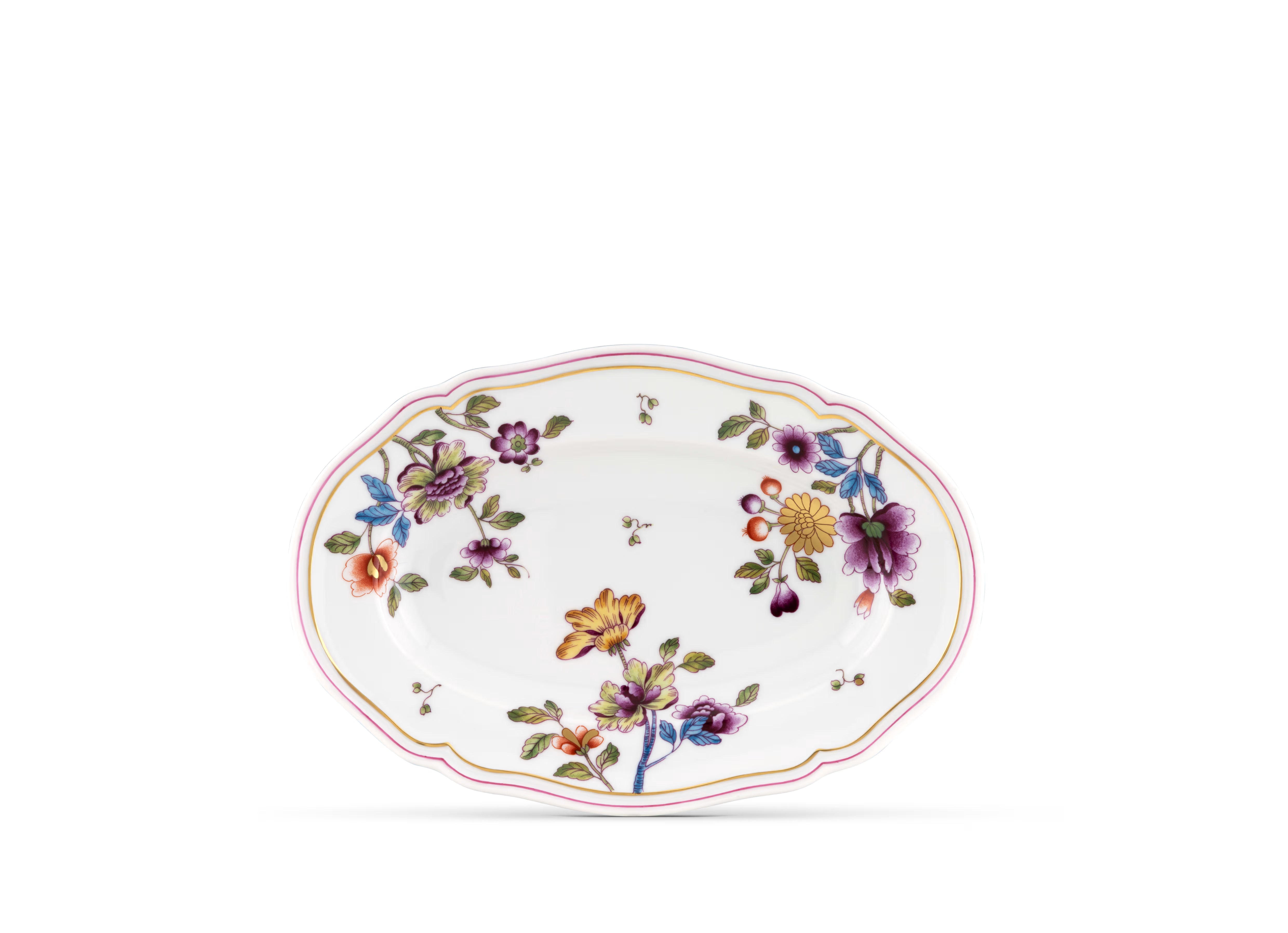 It is distinguished by the famous "alla Coreana" pattern inspired by Florentine noblewomen's passion for decoupage and the weaves of imperial kimonos. The peony, a symbol of beauty and happiness, stands out in the pattern's weave; the pure gold threading, the Florentine Manifatura's distinctive signature, embellishes the design; the classic and refined Antico Doccia shape defines the lines and makes the tray suitable for matching with sophisticated simplicity. 