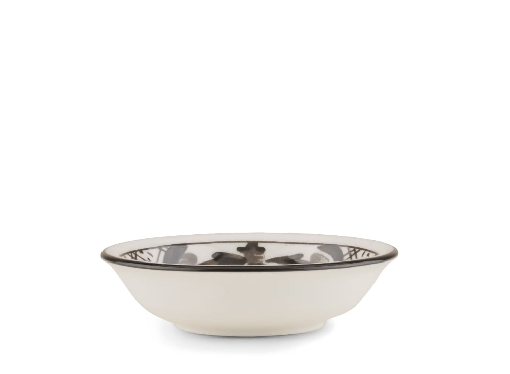 This remarkable Albus (Black on white) cup isn't just a vessel for soy sauce; it's a portal to history and artistry, a charming addition to your dining experience.