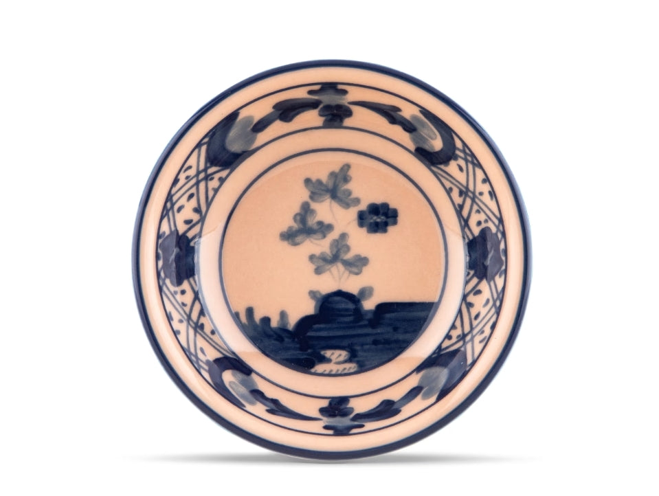 This remarkable Cipria (Powder) cup isn't just a vessel for soy sauce; it's a portal to history and artistry, a charming addition to your dining experience.