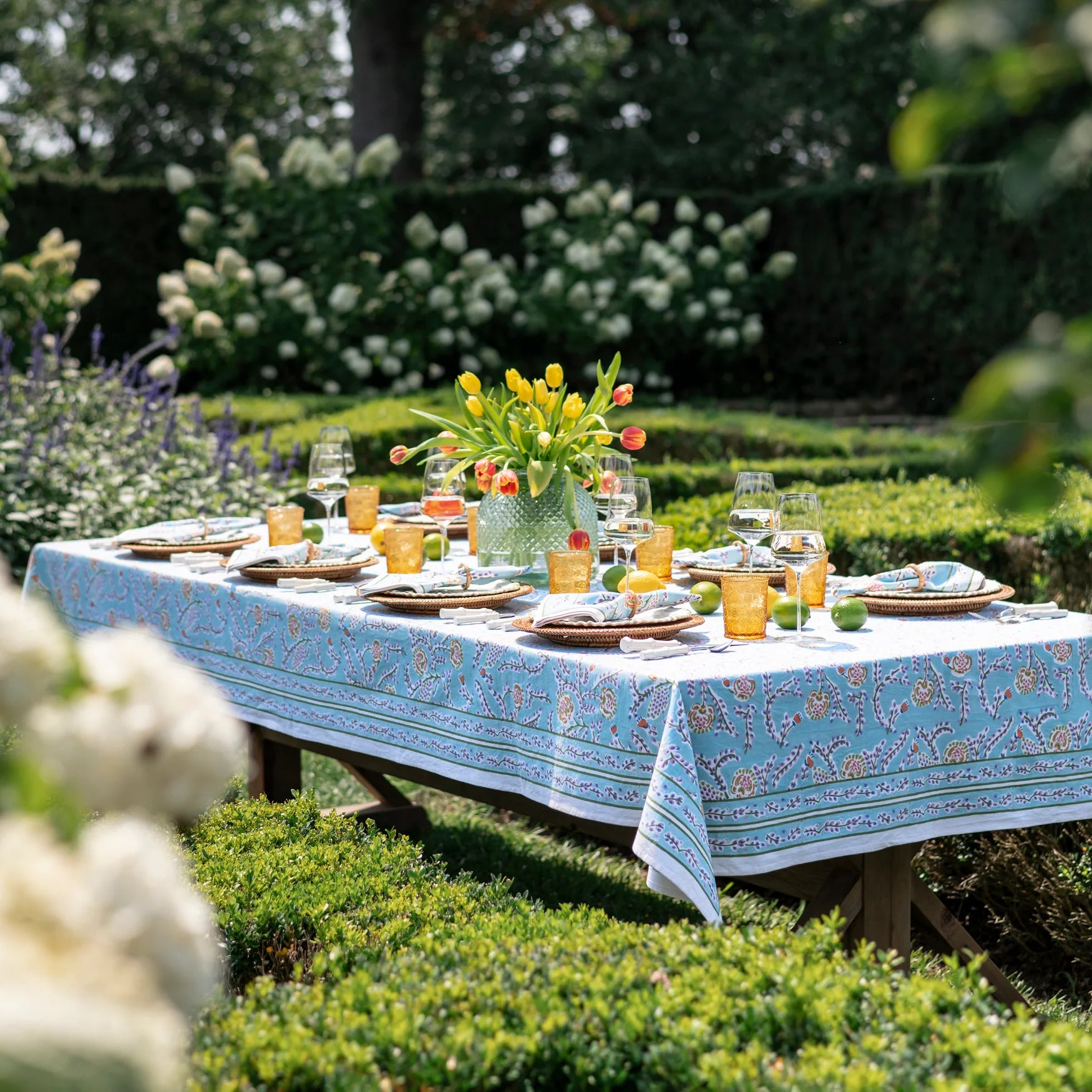 Pomegranate Climbing Dahlia Tablecloth - Thumbnail 4